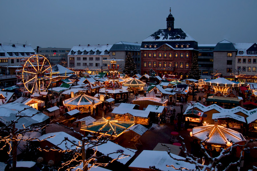 Verschneiter Weihnachtsmarkt 2010