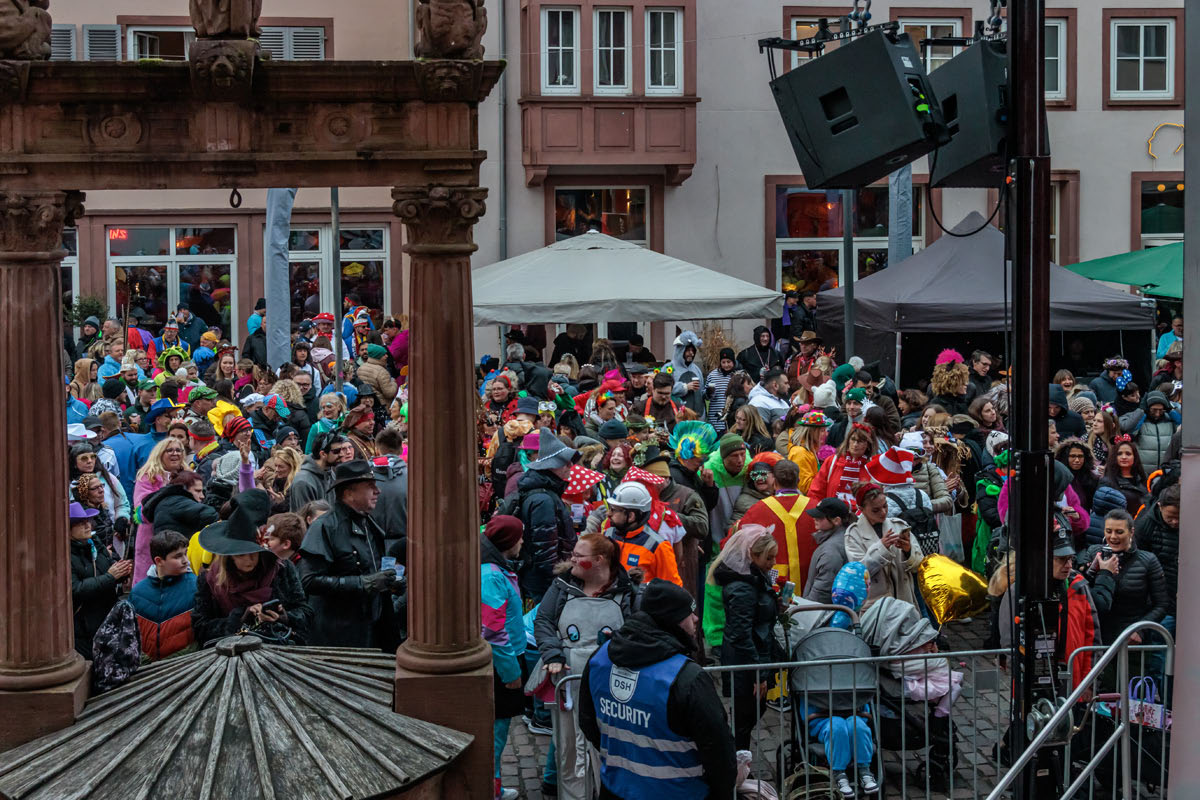 After-Zug-Party - Gut gefüllter Altstädter Markt