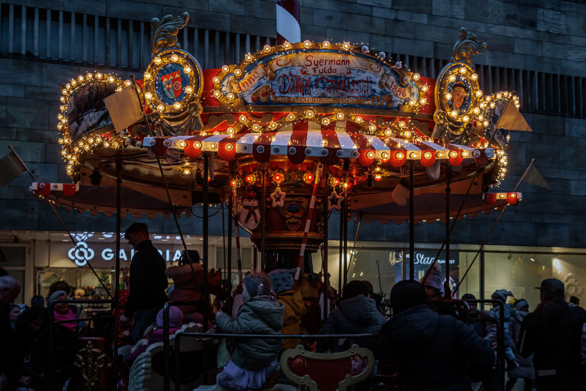 Weihnachtsmarkt Fulda - 2025 - Ambiente - Nostalgie-Karussell