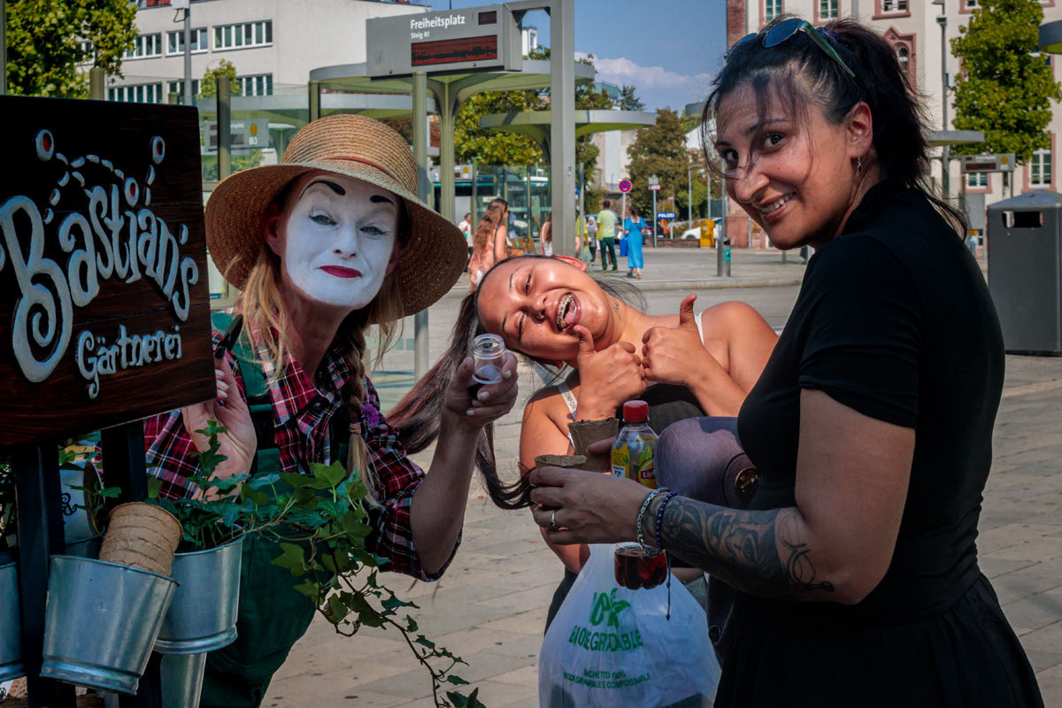 Strassentheaterfestival Till the Sky Hanau 2026 - Wolken-Walkact - Pantomime Bastian - Gärtner