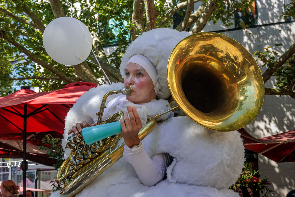 Strassentheaterfestival Till the Sky Hanau 2026 - Wolken-Walkact - Mademoiselle Prrrr