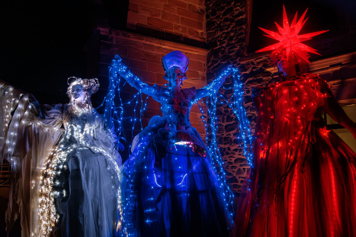 Lichtkunst WN Kirche HU 2026 Walk Act