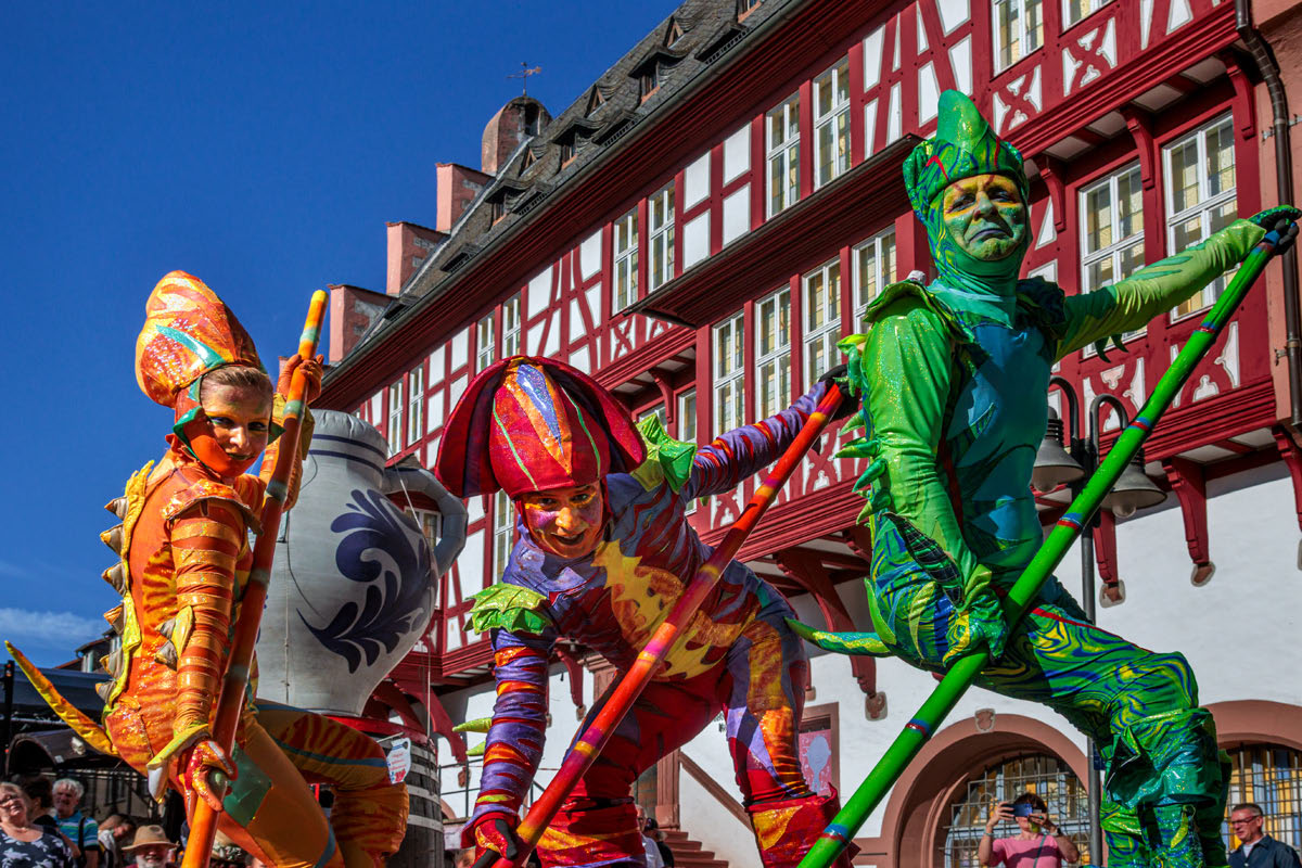 Lamboyfest HU 2026 - Zebra Stelzentheater in der Altstadt