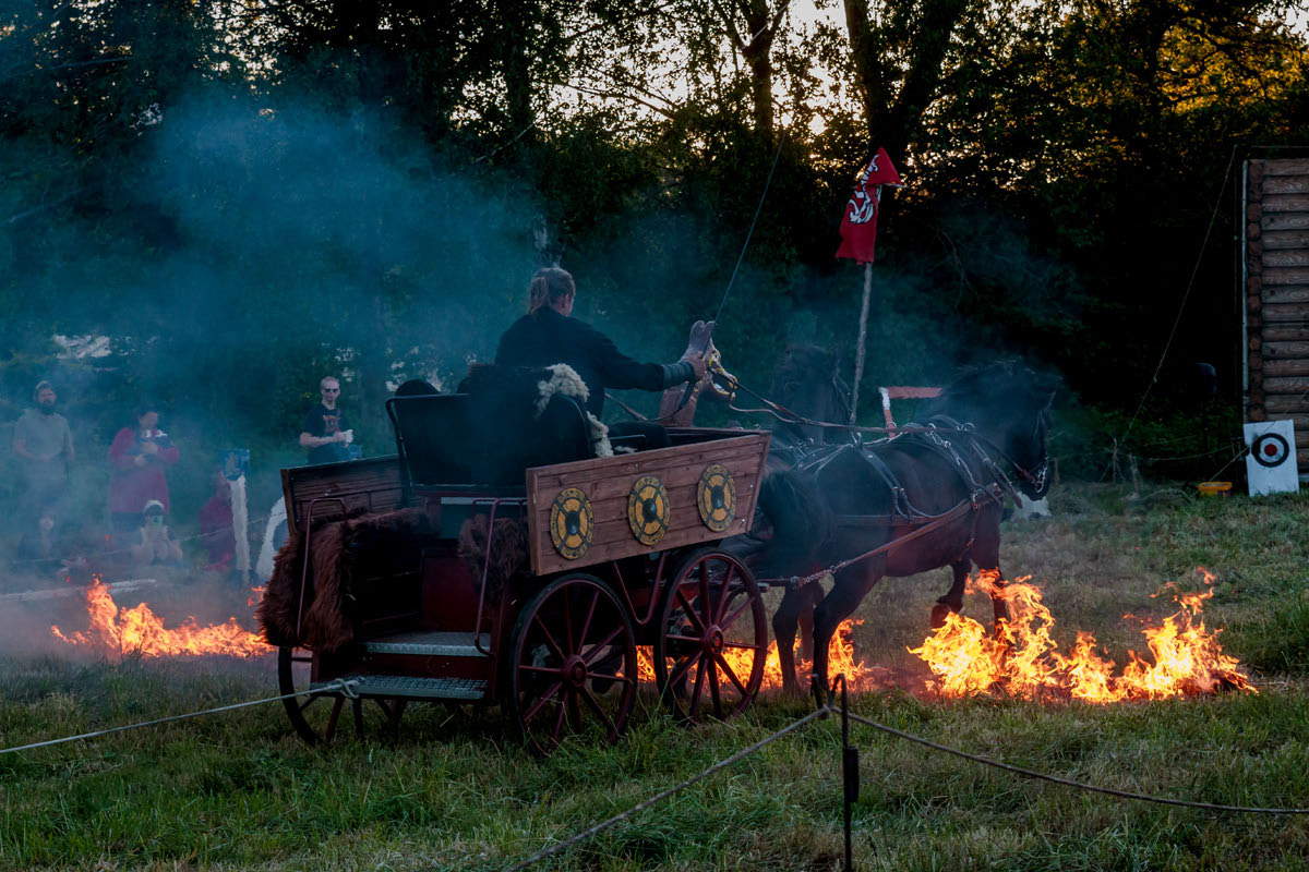 Mittelalter Wiesbaden Biebrich 2026 Feuer-Reitershow