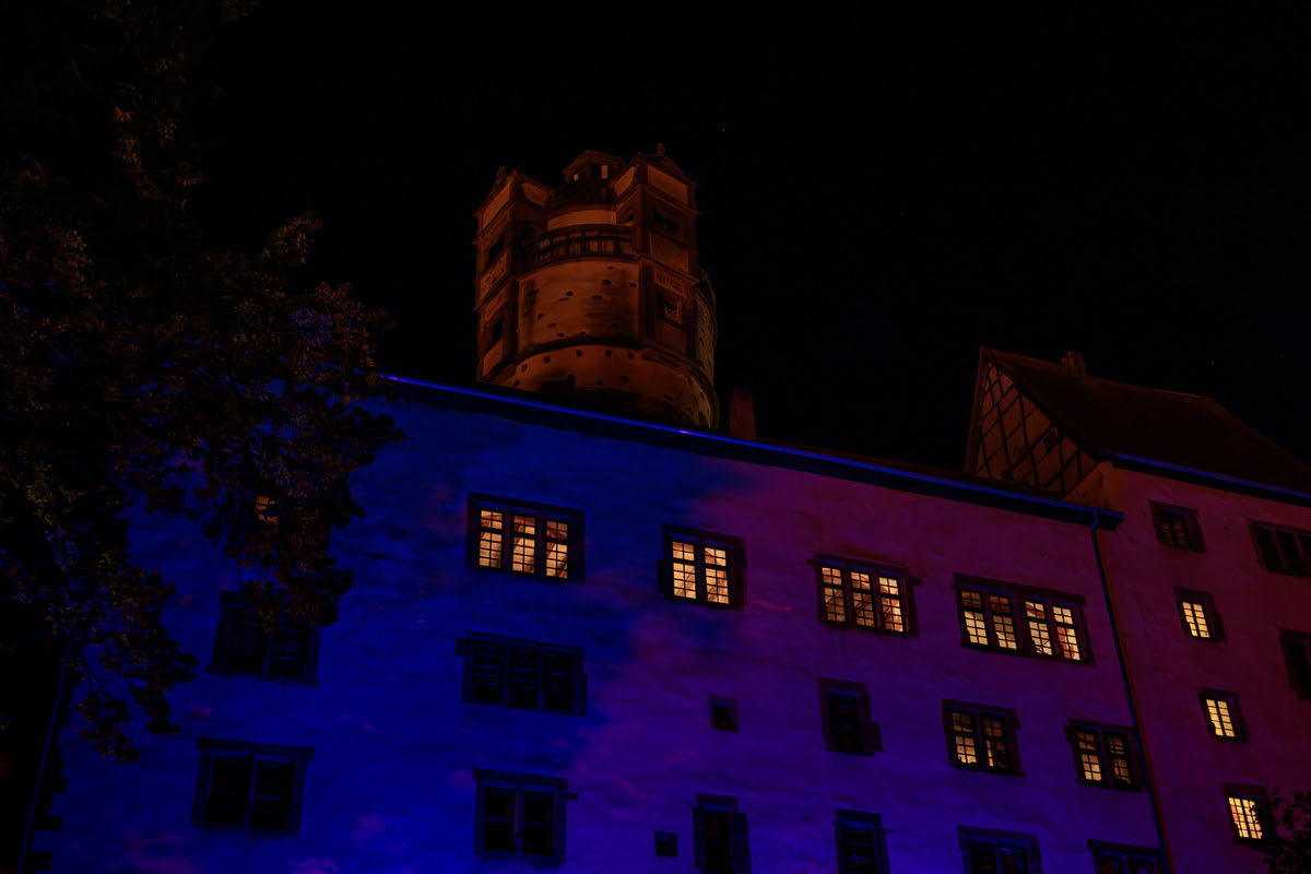 Maimarkt Beltane Ronneburg 2026 - Illuminierte Burgfassade