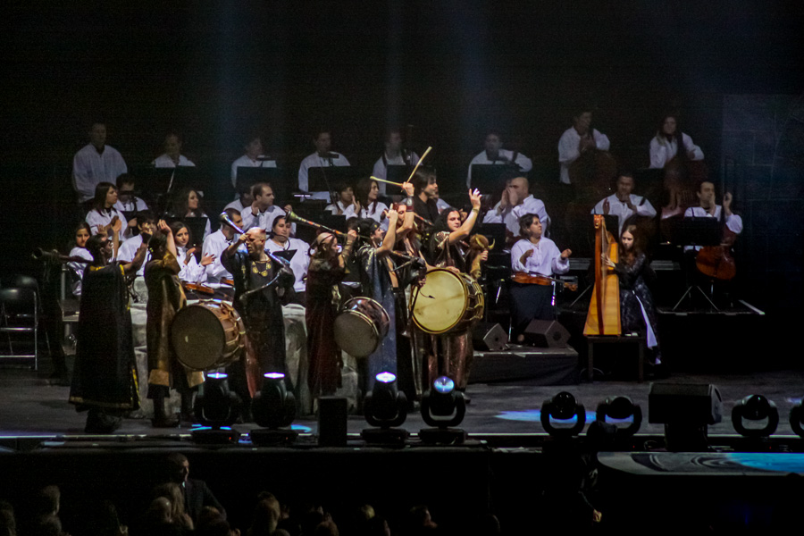 Excalibur 2010 - Orchester, Corvus Corax und Cécile Corbel an der Keltischen Harfe